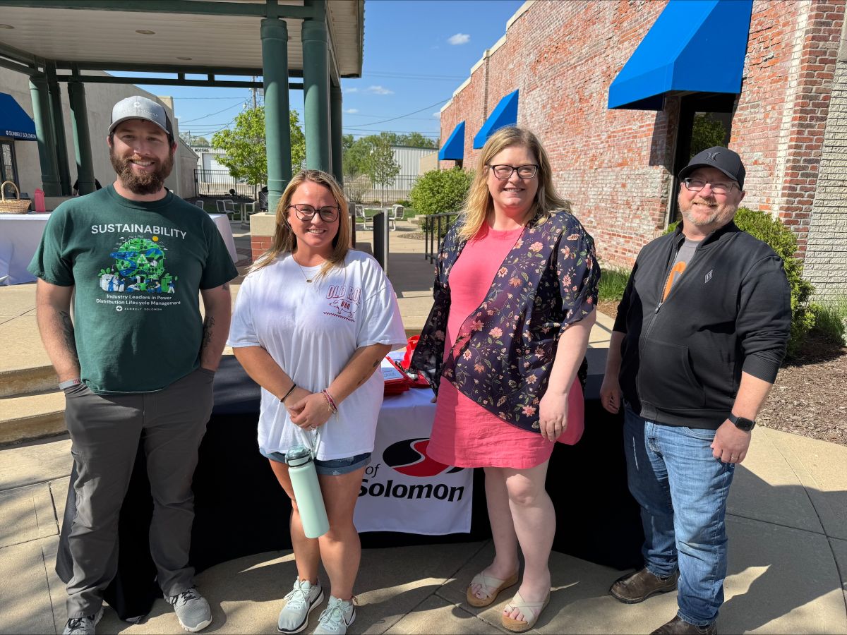 Solomon Mayor and Sunbelt Solomon Volunteers pose for photo at 2025 Community Resource Fair